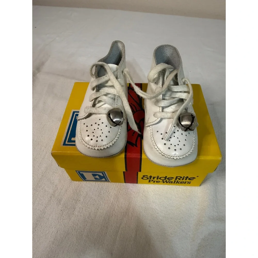 Vintage Stride Rite Pre-Walkers White Leather Crib Shoes with Bells Size 2‎ Box